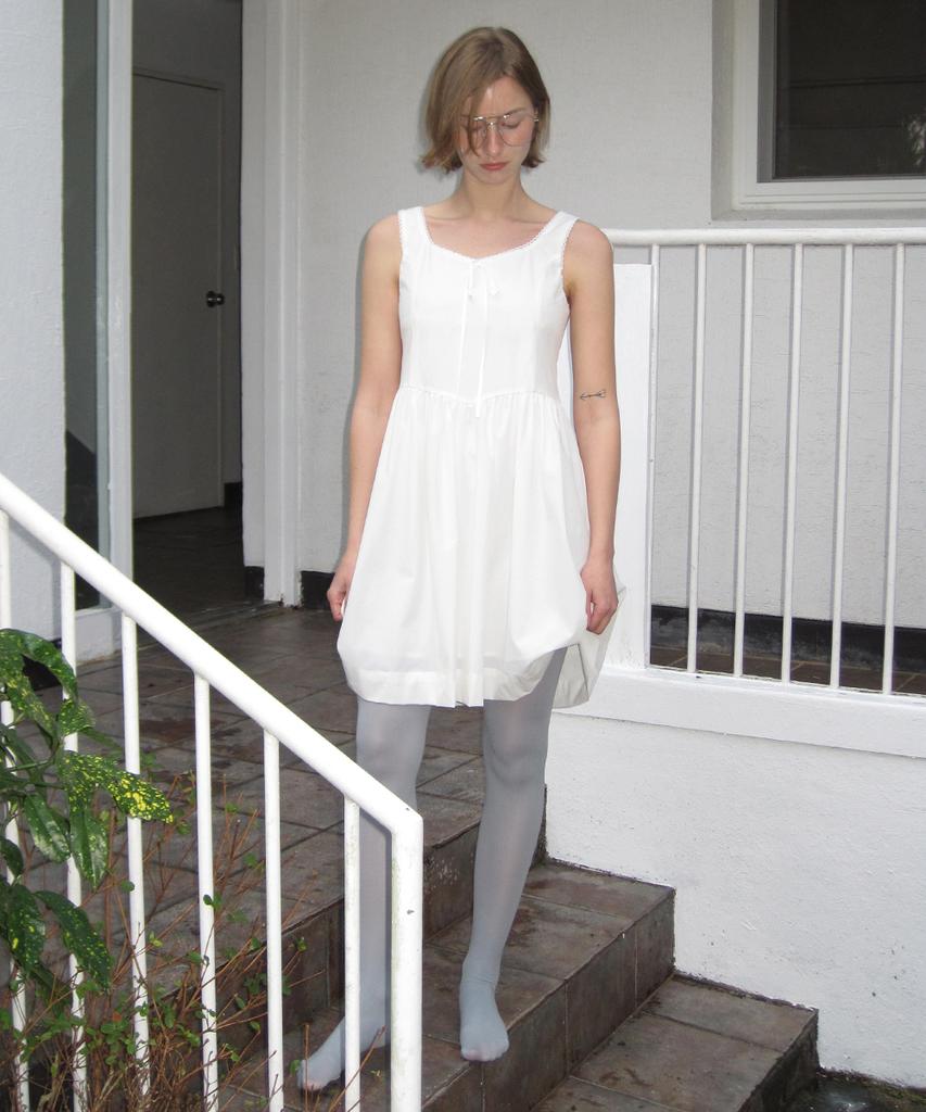 Sinun Round Shirring Sleeveless Dress (Cream)