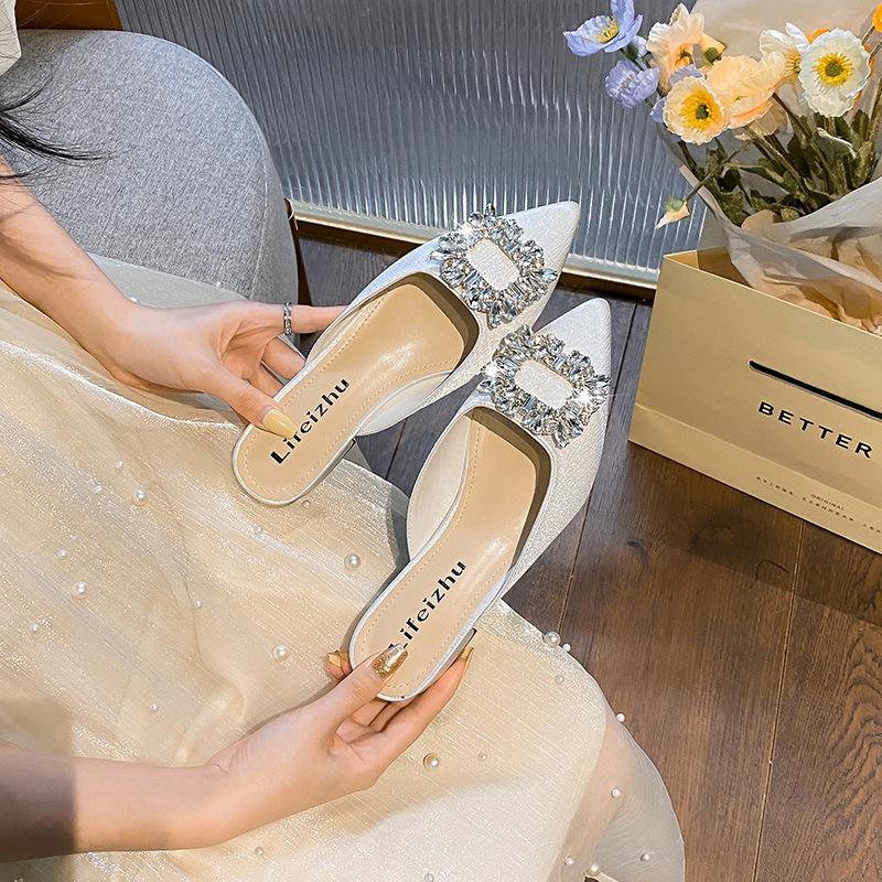 2024 Летняя новая обувь для женщин Красивые тапочки со стразами Уличные повседневные сандалии для девочек на каблуках Мюли Туфли