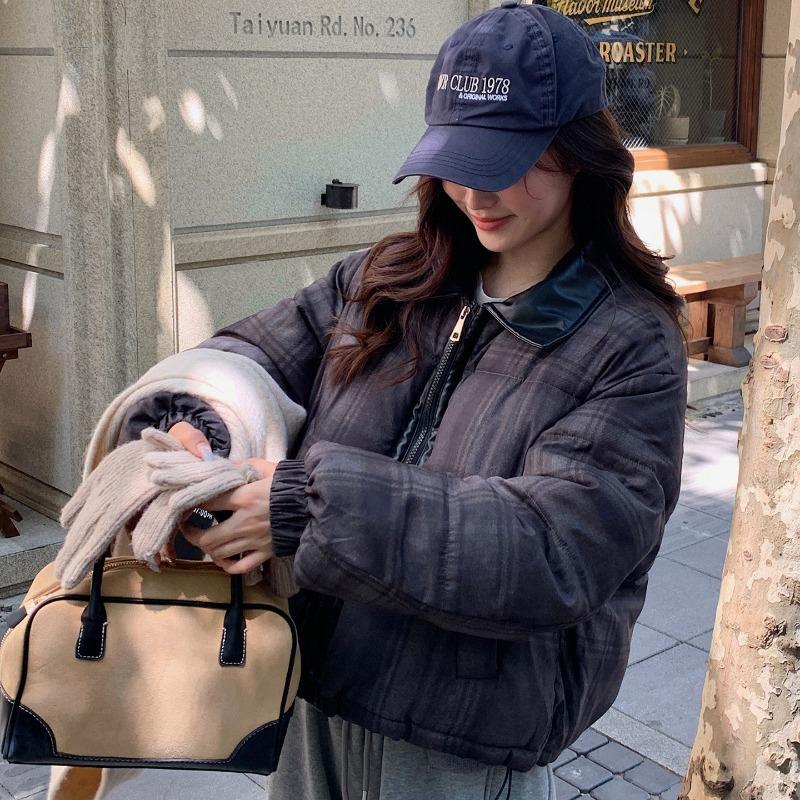 Зимнее новое повседневное модное хлопковое пальто с лацканами, женское, в клетку контрастного цвета, короткая хлопковая одежда с лоскутной отделкой