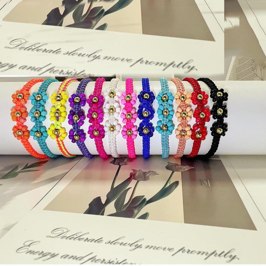 Adjustable Multi-Color Daisy Beaded Bracelet for Beach Parties
