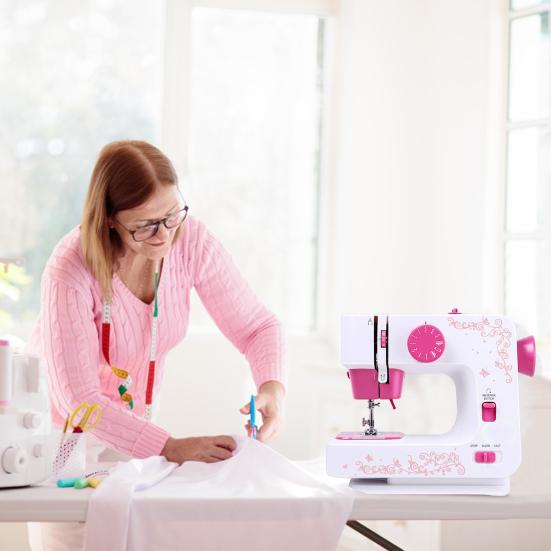 Швейная машина с 12 встроенными стежками, прижимными лапками и педалью, набор швейных принадлежностей для начинающих, профессиональная бытовая портативная мини-электрическая швейная машина