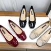 Модные женские удобные слипоны на плоском каблуке, лоферы 2025, новая осенняя коллекция, повседневная обувь из искусственной кожи с бантом, женские туфли-лодочки с мелким квадратным носком