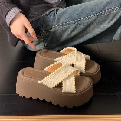 Маффин толстая подошва увеличение высоты крест с крутыми тапочками женская летняя одежда 2025 лето новый богемный пляжные тапочки