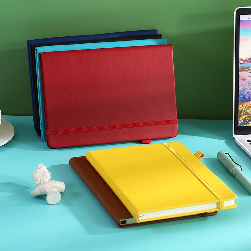 «Блокнот формата А5 в твердом переплете с полиуретановым ремешком, настраиваемым логотипом, свежим и простым дизайном»