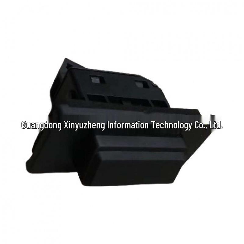 Кнопка переключателя багажника Mazda Axela '14-'19 GHK1-56-8D0 Совместимо с 2-местным кузовом