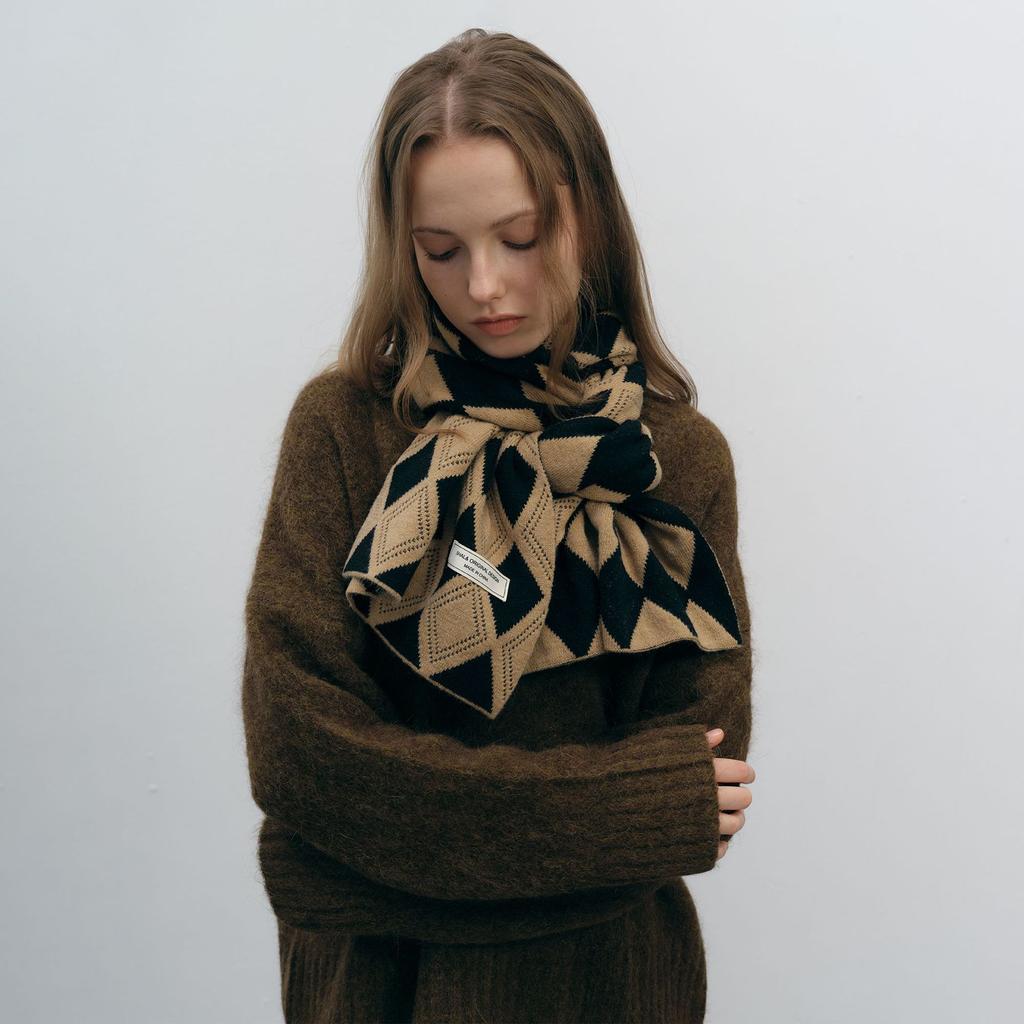 Niche Designer Versatile Warm Senior Sense Winter Warm Two-color Rhombus Knitted Plaid Scarf Women