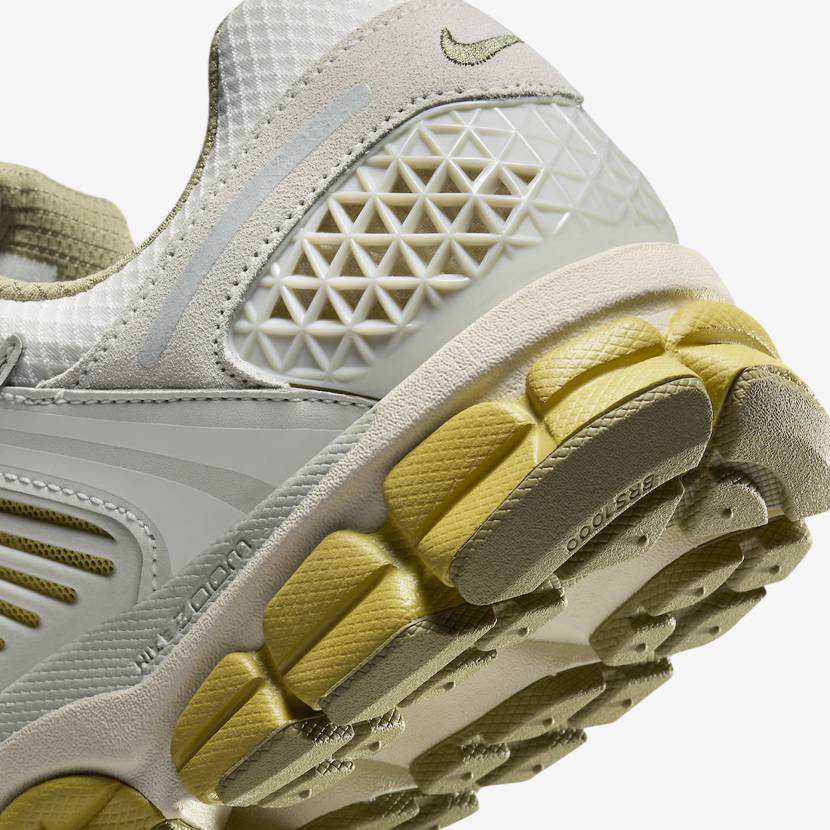 FV0397-001 Nike Zoom Vomero 5 Светлая кость и Фантом (Мужской)