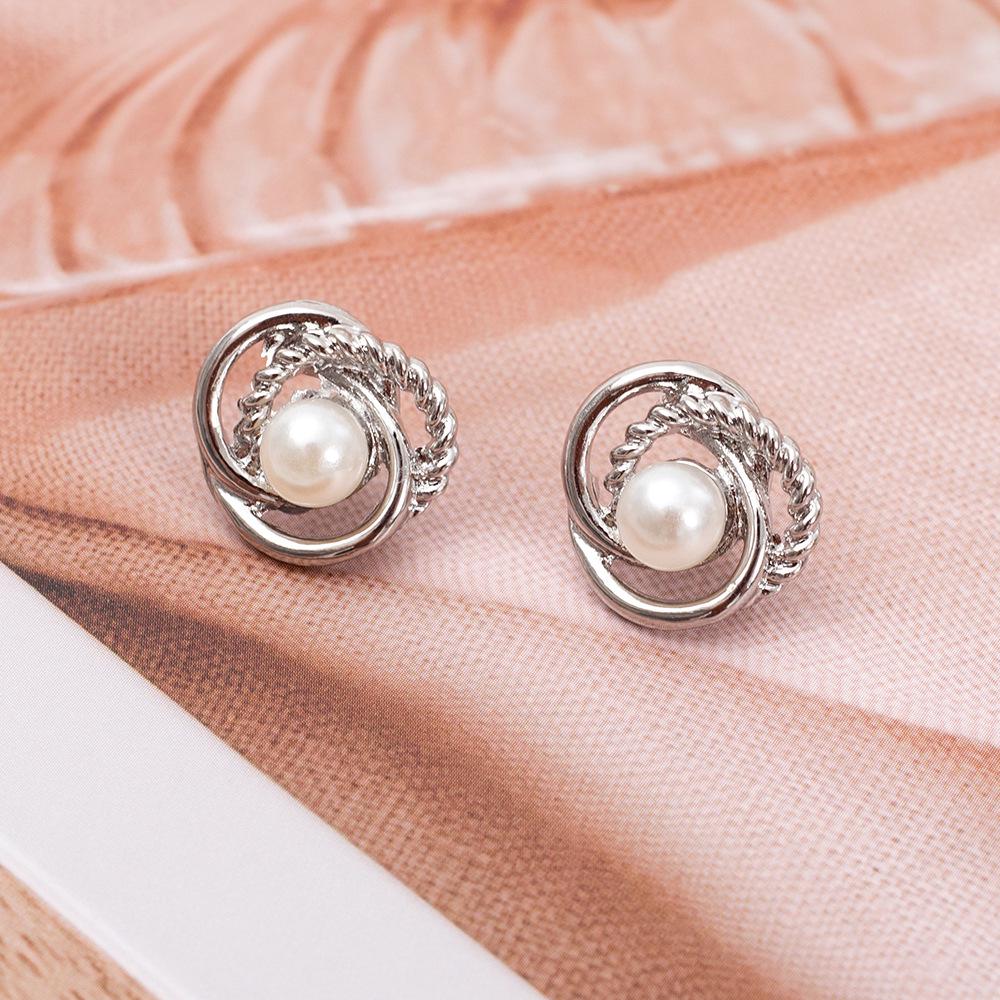 Европейская и американская мода, серьги-пусеты из цинкового сплава с жемчугом, обернутые в виде скрутки