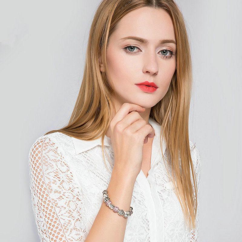 Женский браслет с шармами