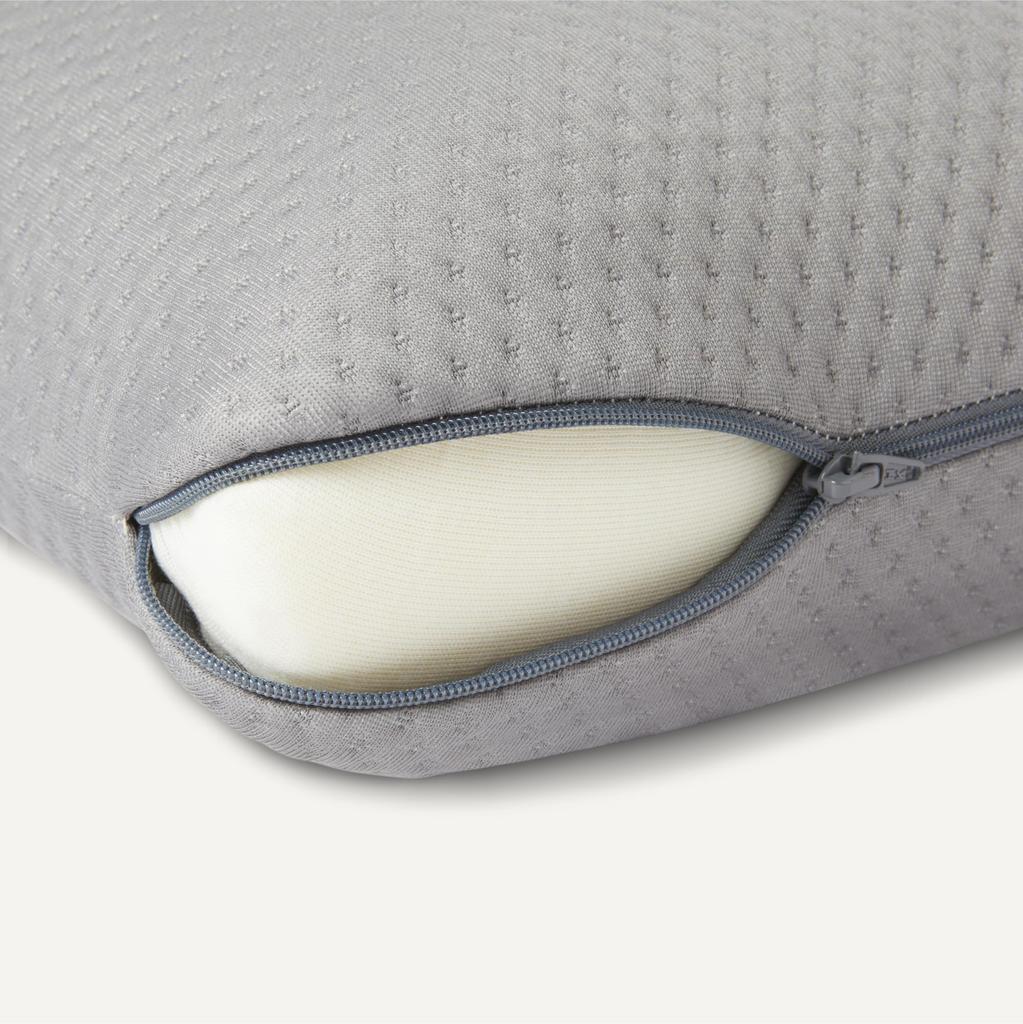 Компактная туристическая подушка из пены с эффектом памяти Amazon Basics с чехлом и сумкой для хранения, 42 x 24 см, серая, прямоугольная