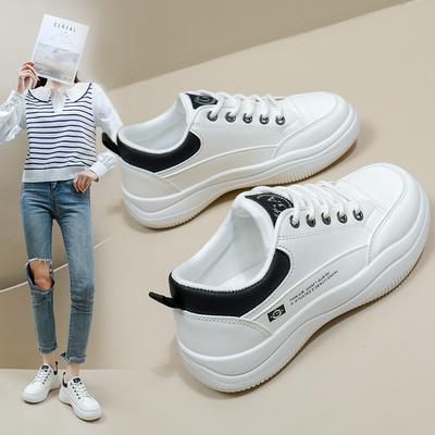 Инс корейская версия белых туфель для женских 2024 осень новые увеличивающие рост студенческие кеды на платформе уличная съемка повседневная женская обув