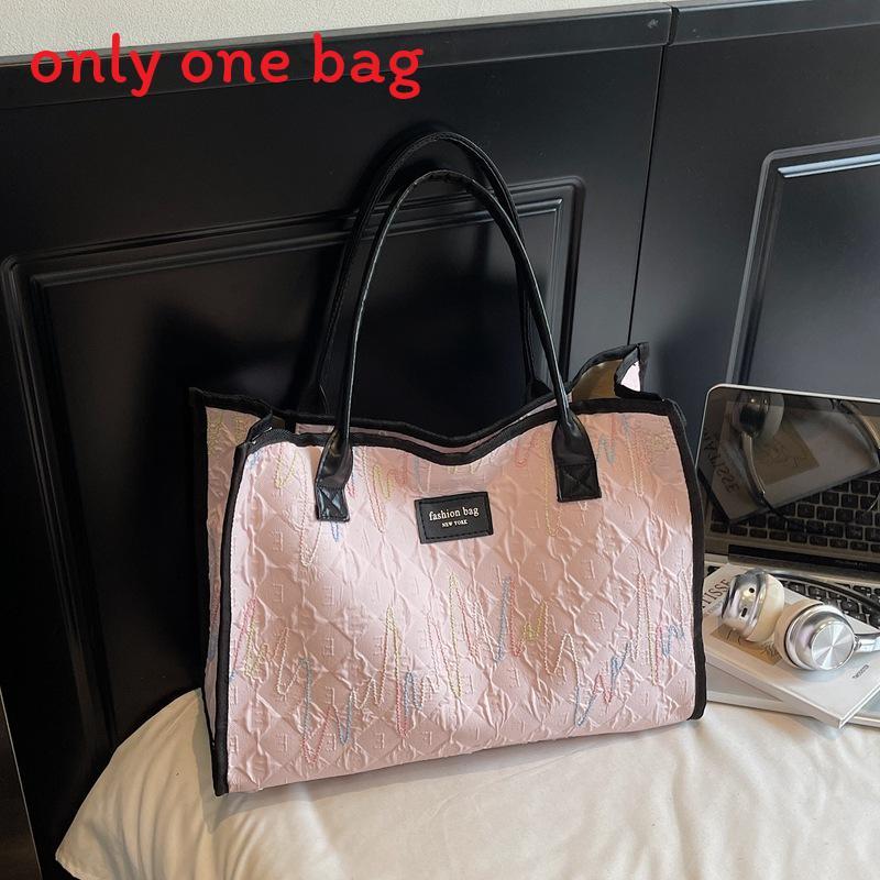 Street Style Canvas Shoulder Bag With Zipper Closure And Inner Phone Pocket For Casual Use