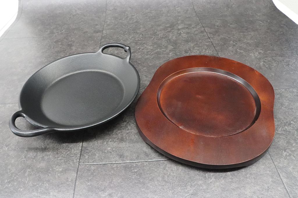 Castle Enterprise Asahi Steak Plate (with Wooden Base), Cast Iron, Gourmet Pan, 24 Count, Commercial Use