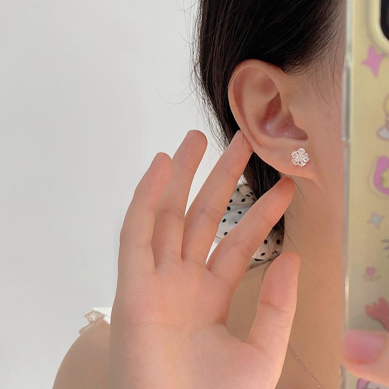 Серьги-цветы маленькие, свежие, пасторальные, милые, литературные, темпераментные, нишевые серьги