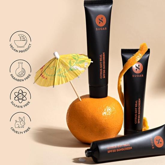 SUGAR Cosmetics Citrus Got Real Sunscreen для всех типов кожи Spf30 | Без белого налета | Защита от UVA/B и синего света | Обогащен витамином C - 30 г