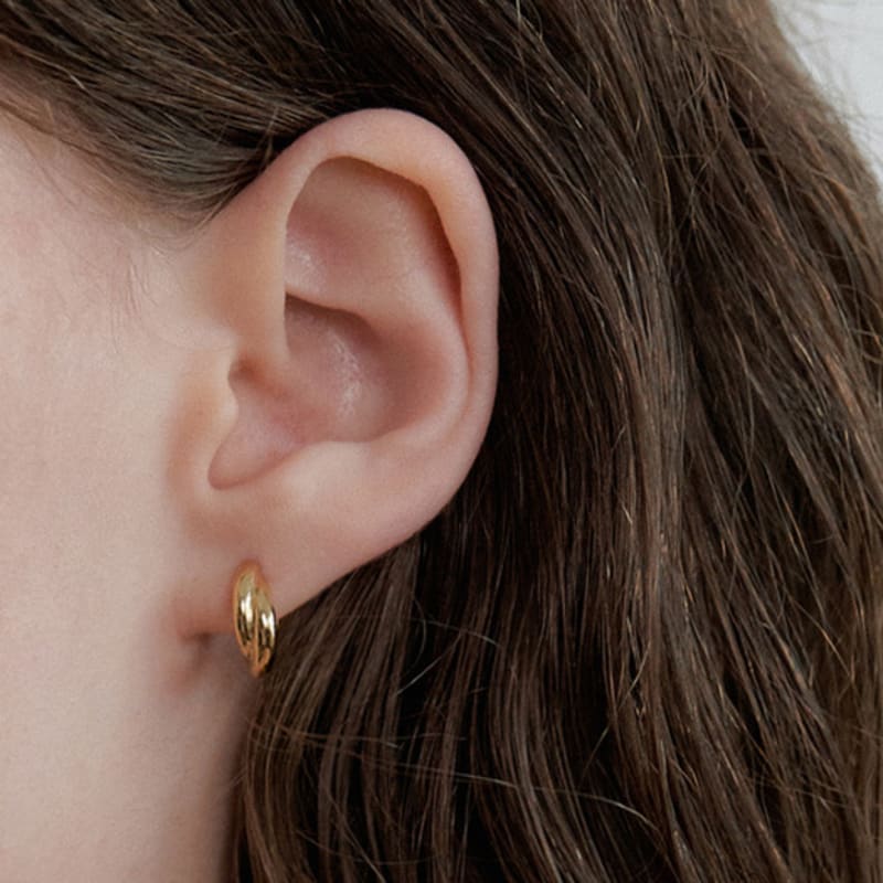 OVLA TWO LINE TWIST EARRING_2COLOR JE044