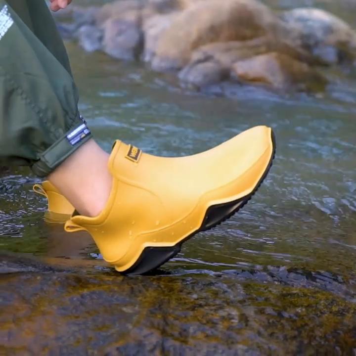 Модные уличные водонепроницаемые противоскользящие прочные женские резиновые сапоги, однотонная садовая обувь
