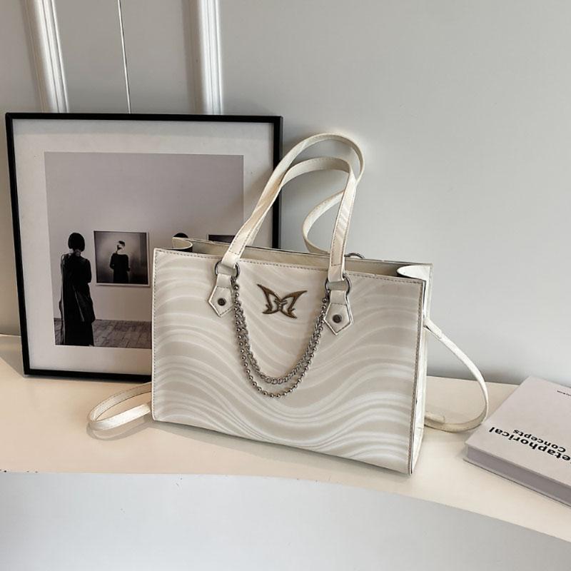 High-Grade Texture Large Capacity Bag New Popular Butterfly Explosive Chain Crossbody Bag Single Shoulder Tote Pack Design Sense