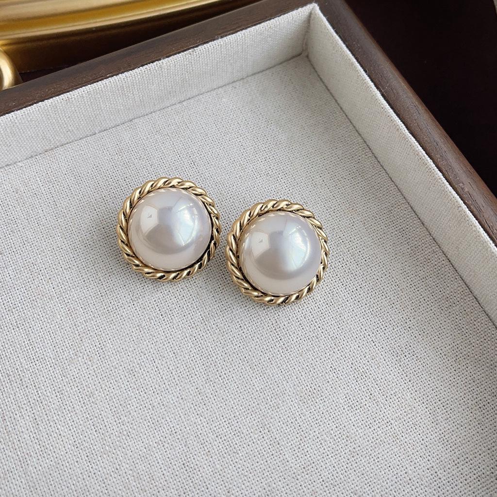 Винтажные геометрические серьги с жемчугом для женщин - Ретро стиль Гонконга, Легкая роскошь, Ощущение высокого класса