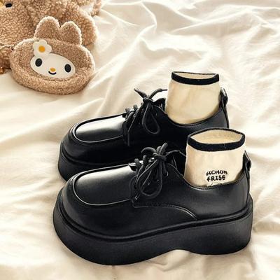 Модная обувь Женская британская обувь на толстой подошве в студенческом стиле Повседневные мокасины из искусственной кожи Модная обувь для девочек на платформе со шнуровкой Женская обувь