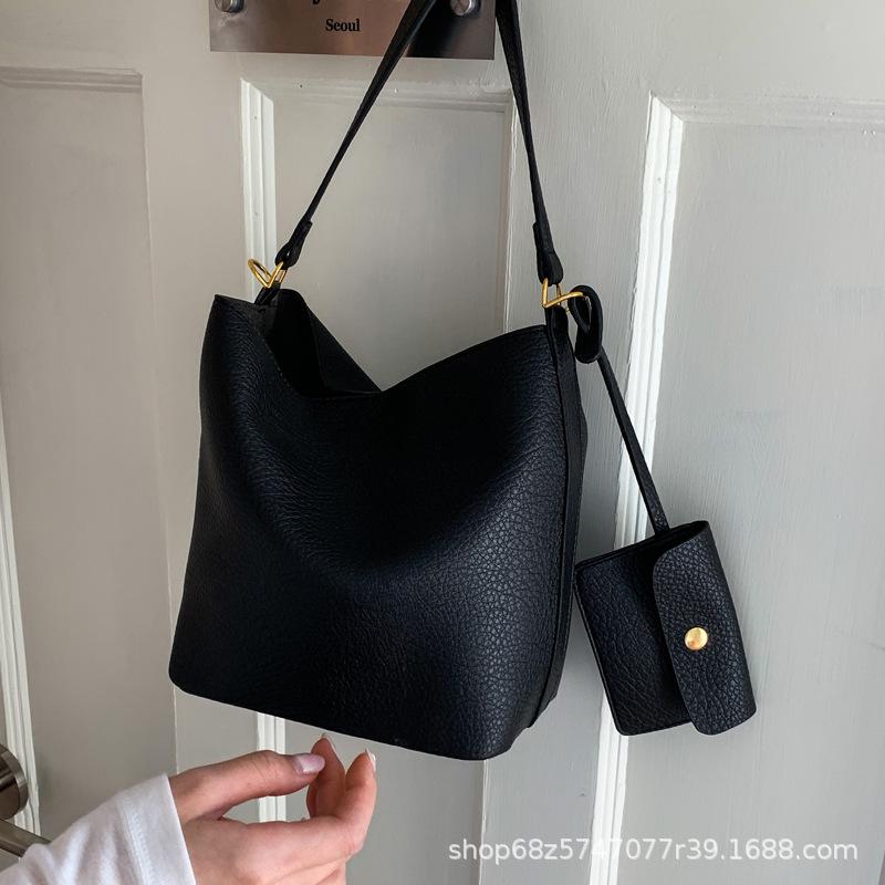 Retro Bucket Bag Women's 2025 New Fashion Lychee Pattern Large Capacity Commuting Shoulder Bag Fashionable Literary and Artistic Child and Mother Bag