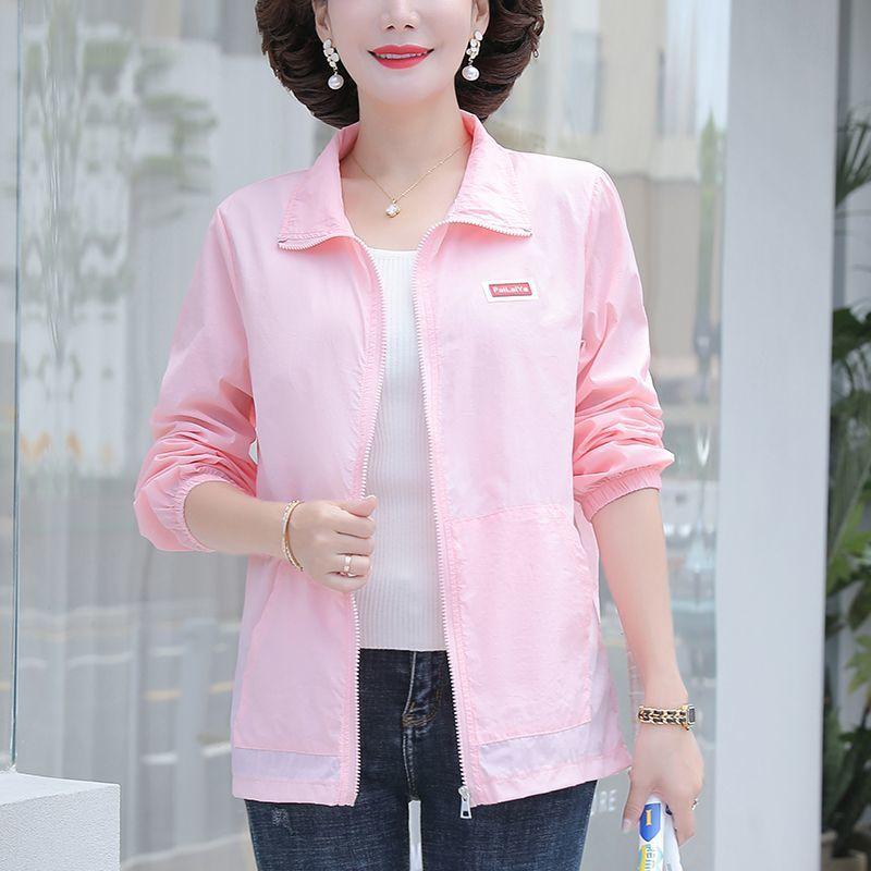 Женская куртка большого размера на весну-лето, однотонная, свободного кроя, на молнии, короткая, с лацканами, тонкая, с легкой защитой от солнца