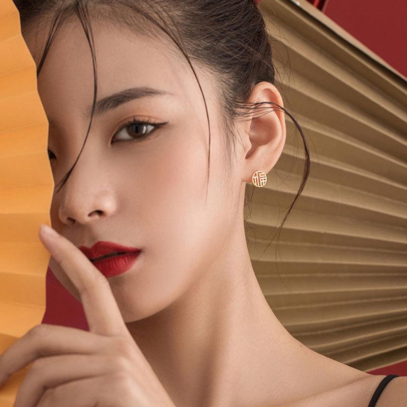 Серьги с полыми иероглифами Фу, серьги в ретро-китайском стиле, маленькие и изысканные новогодние серьги для женщин