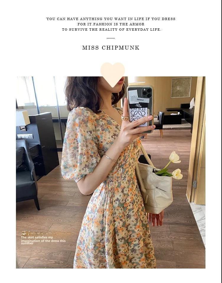 Летнее корейское платье средней длины из шифона с V-образным вырезом и цветочным принтом 2025 года для студенток