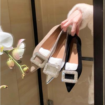 Премиальный сенс сверкающая бриллиантовая пряжка темперамент туфли с маленьким острым носком и неглубоким вырезом на плоской подошве женские весна и осень 2025 новые модели