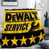 1 шт. Фланелевое одеяло с принтом Dewalt, Высококачественное, Для всех сезонов, Декор для дома, Тепло и уют, Идеально для рождественских подарков