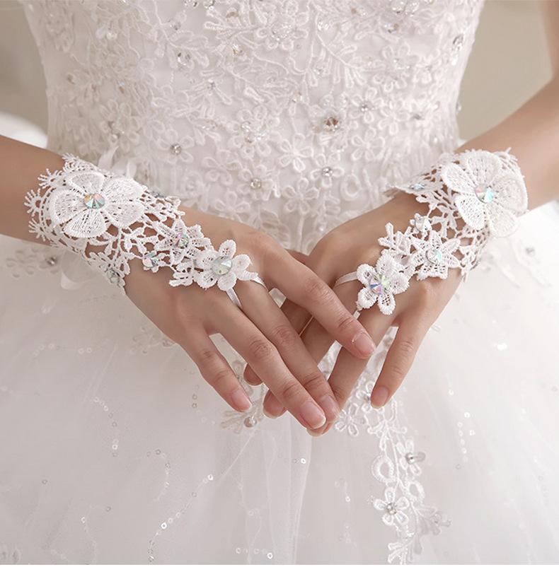 White Short Strap Gloves, Summer Wedding Dress Matching, Fashionable Foreign Style Big Colored Diamonds