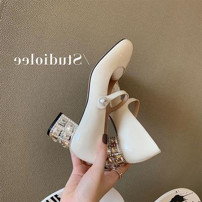 Туфли женские Xiaoxiangfeng из лакированной кожи на толстом каблуке с пряжкой из одного слова Mary Jane, весна 2025, новые туфли на высоком каблуке из стразов и жемчуга