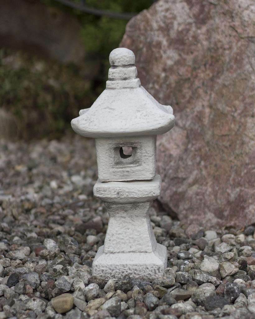 Concrete decorative sculpture pagoda for garden house lantern