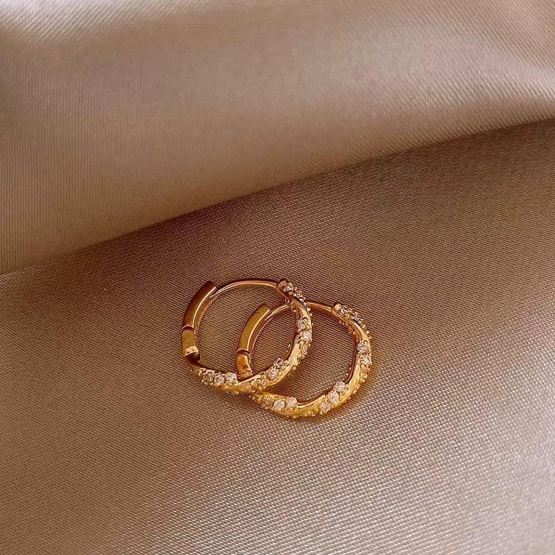 Высококачественные серьги-кольца с бриллиантами и легким роскошным темпераментом для женщин