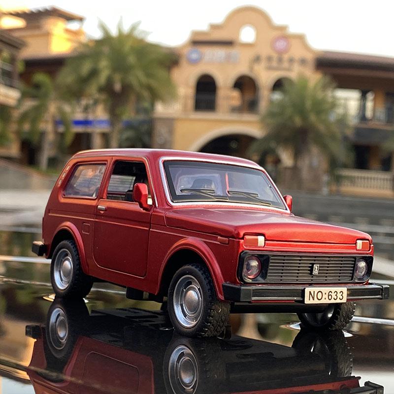 1:32 LADA NIVA классический автомобиль из сплава, литой автомобиль и игрушечный транспорт, металлическая модель игрушечного автомобиля, коллекция высокой имитации, детская игрушка в подарок