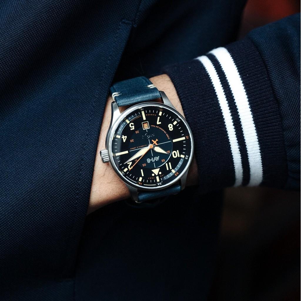 AVI-8 Автоматические мужские часы Hawker Hurricane Kent с кожаным ремешком Sussex с синим циферблатом AV-4094-02