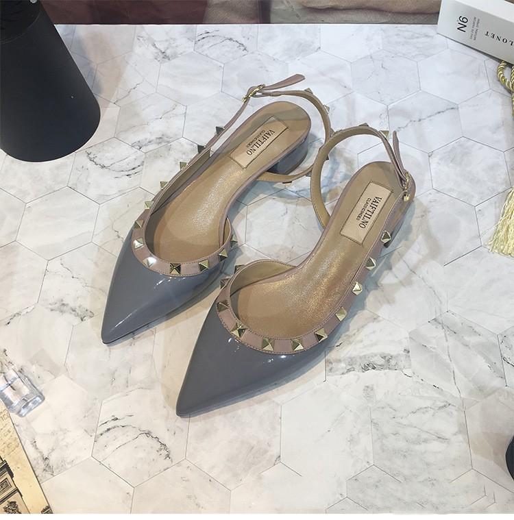 Сандалии с заклепками женские 2024 новые остроносые одинарные туфли плоские туфли лакированная кожа Baotou темперамент высокие каблуки женские туфли 33-41