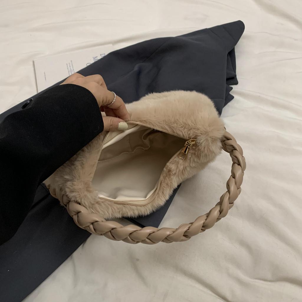 Сумка-плюшевая с закрученной косой для подмышек, симпатичная, простая, нишевая, с высоким уровнем чувства большой емкости с девушкой