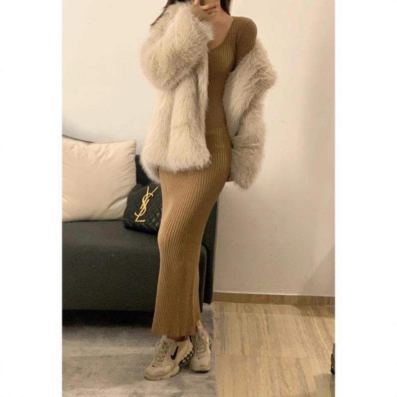 [] С пальто и вязаным платьем внутри, осенне-зимний высококлассный темперамент стройный и изящный, длинное платье-свитер