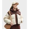 Fila 2023 Зима Новая Стильная Куртка Пуховик с Коротким Воротником-стойкой в Стиле Колорблок Женская Куртка Пшенично-бежевая F51W349902F-BG