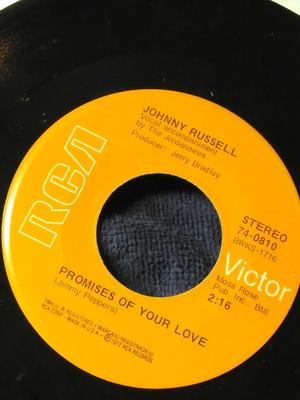 7-дюймовая пластинка JOHNNY RUSSELL - Catfish John / Promises Of Your Lov 740810 RCA Victor 1972 США Фолк Б/у