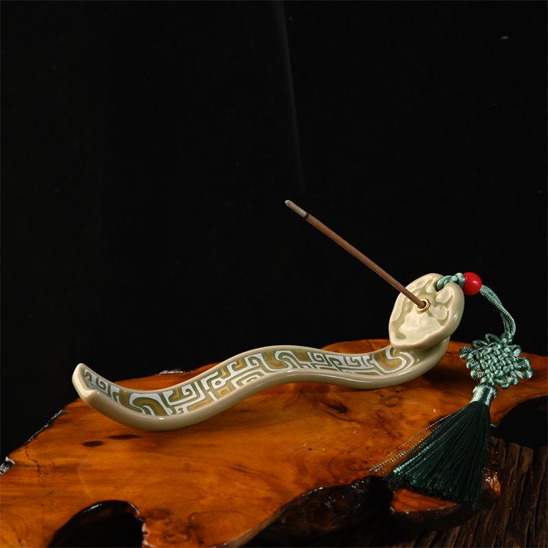 National Style Ruyi Pattern Ceramic Incense Holder for Home, Tea Room & Desktop Decoration