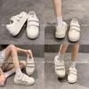 Тупоносые туфли на толстой подошве, женские, осень 2025, повседневные туфли на липучке, уродливо-милые спортивные туфли, увеличивающие рост, универсальные маленькие белые туфли