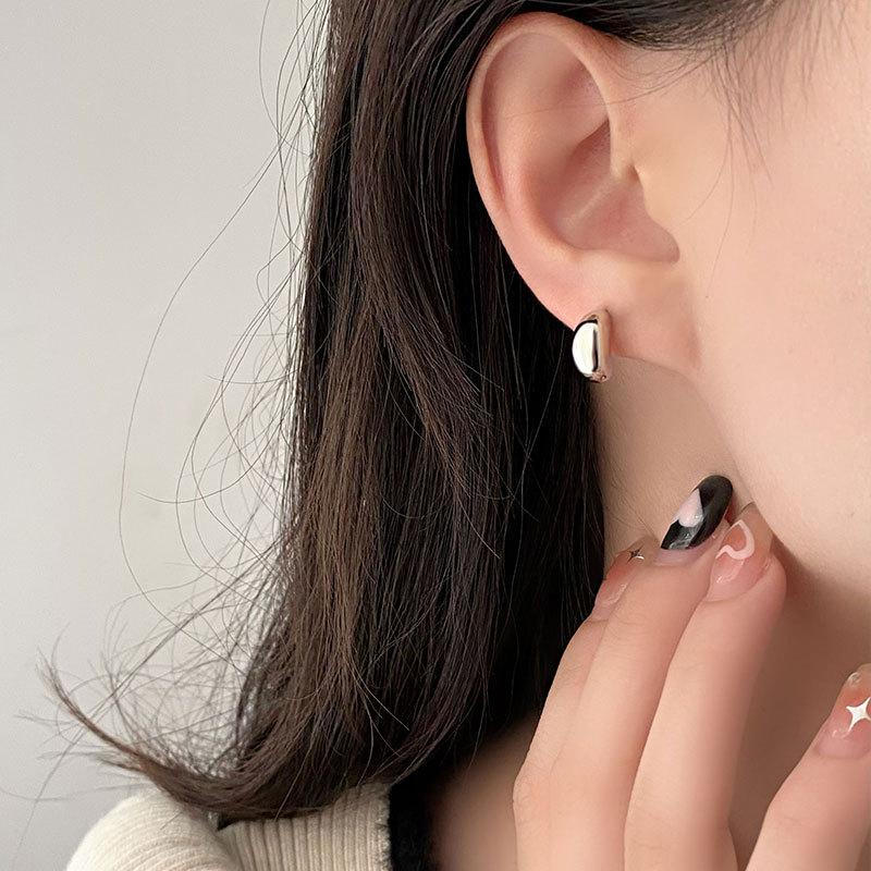 Простые и легкие роскошные матовые мерсеризованные серьги-каракули с бобами, нишевый дизайн, универсальные серьги, новый стиль