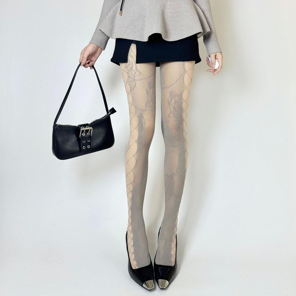 Millennial-style hot girl fishnet pantyhose with side cutouts, sexy and alluring, with integrated garter belt and rose jacquard design