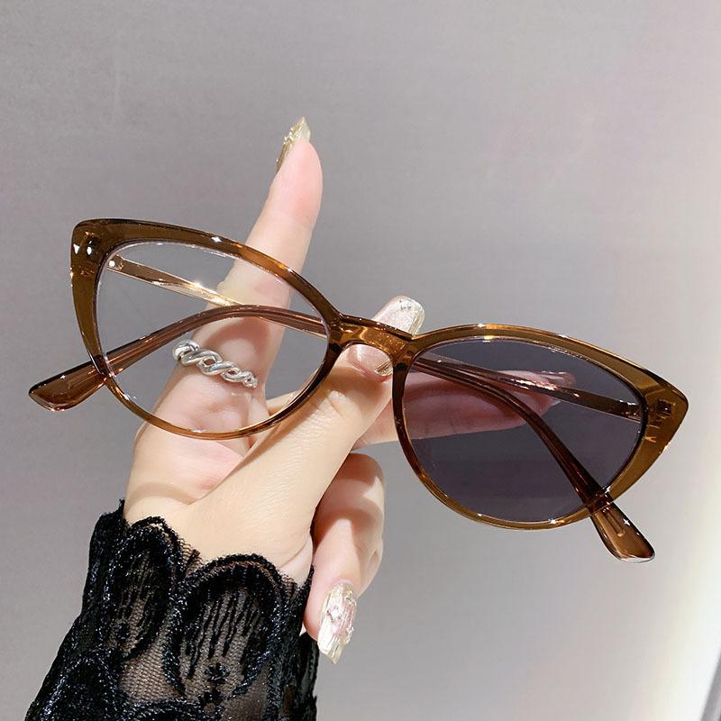 Light-sensitive Color-changing Cat Eye Style Retro Trendy Non-face Slimming Flat Light Glasses High-end Myopia Glasses 6105