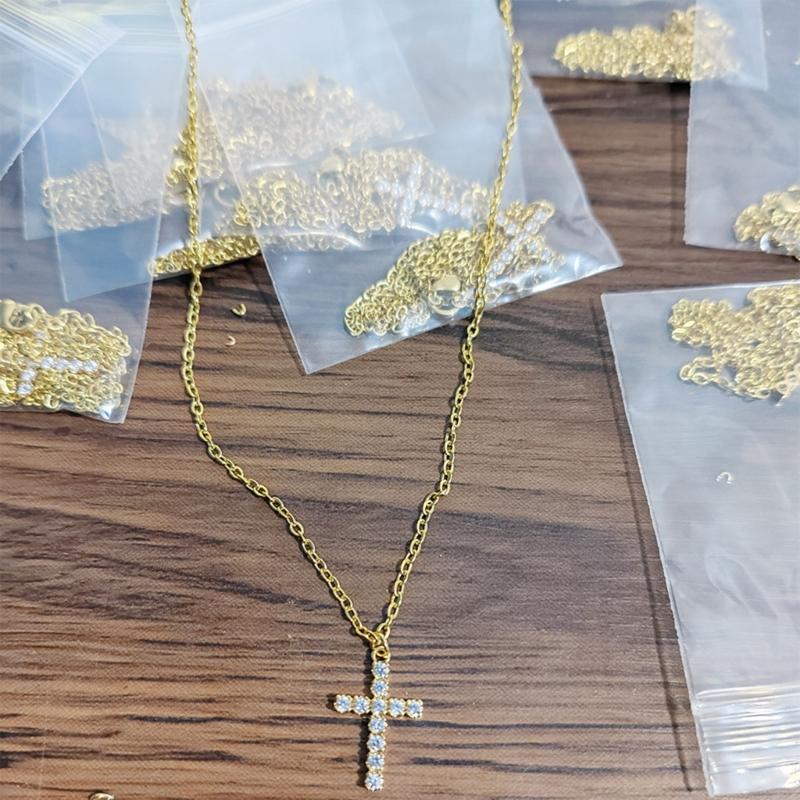 Elegant CZ Stone Paved Crosses Necklace Exquisite Crosses Pendant Necklace Jewelry with Shimmering Zircon Embellishment