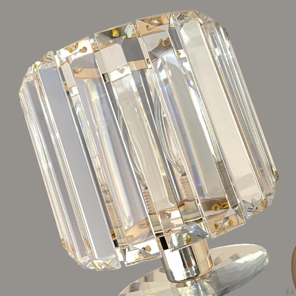 Современный настенный светильник-бра для спальни или офисного помещения