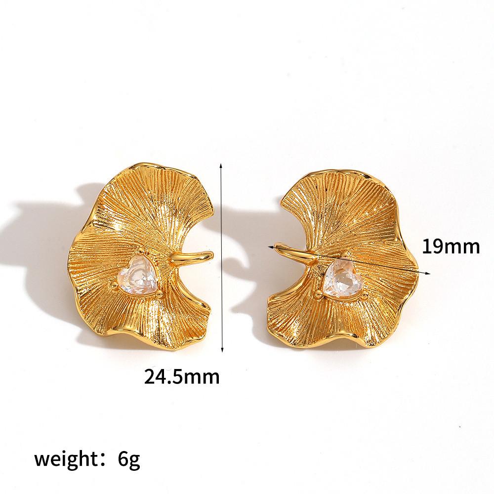 French Retro Pearl Earrings With Heart Shape And Pvd Gold Finish For Female Style Accessory