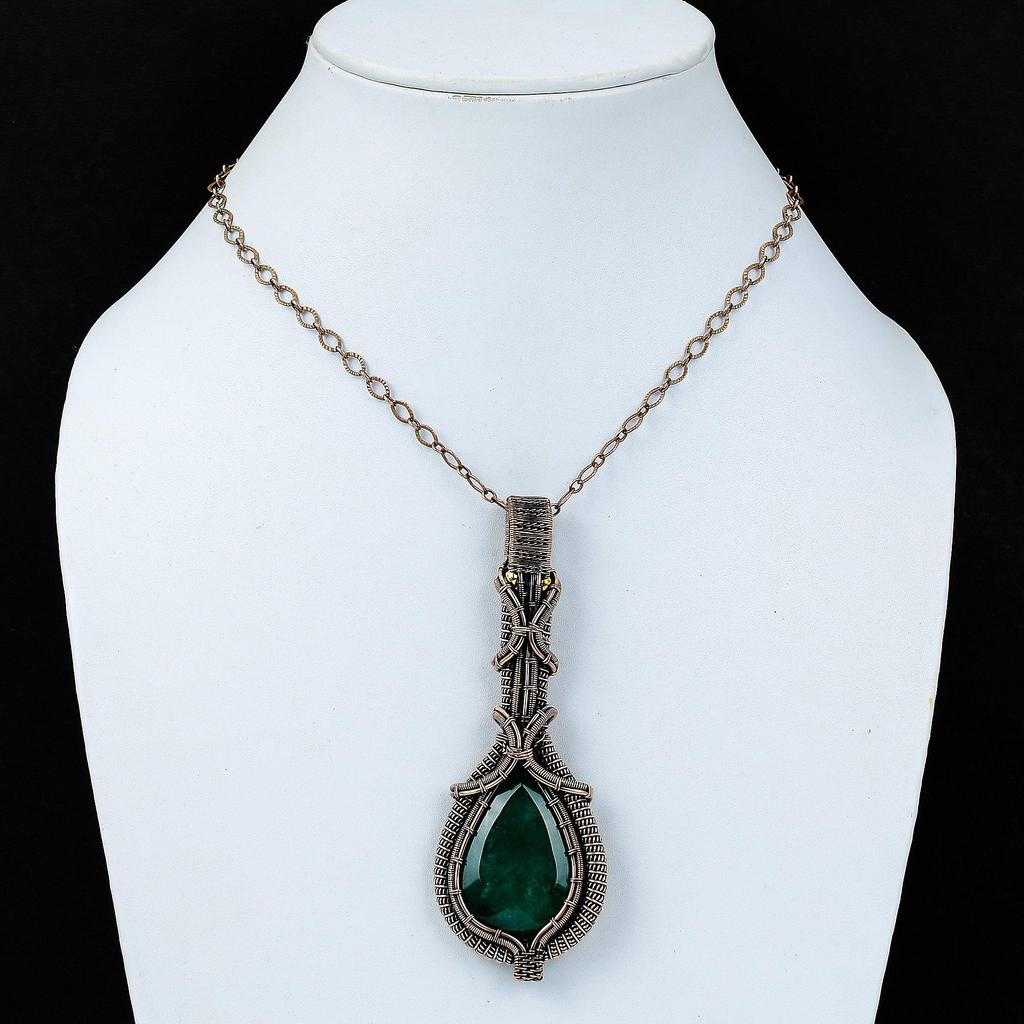 Созданный в лаборатории изумрудный драгоценный камень Чистая медная проволока, обернутая ювелирными изделиями ручной работы